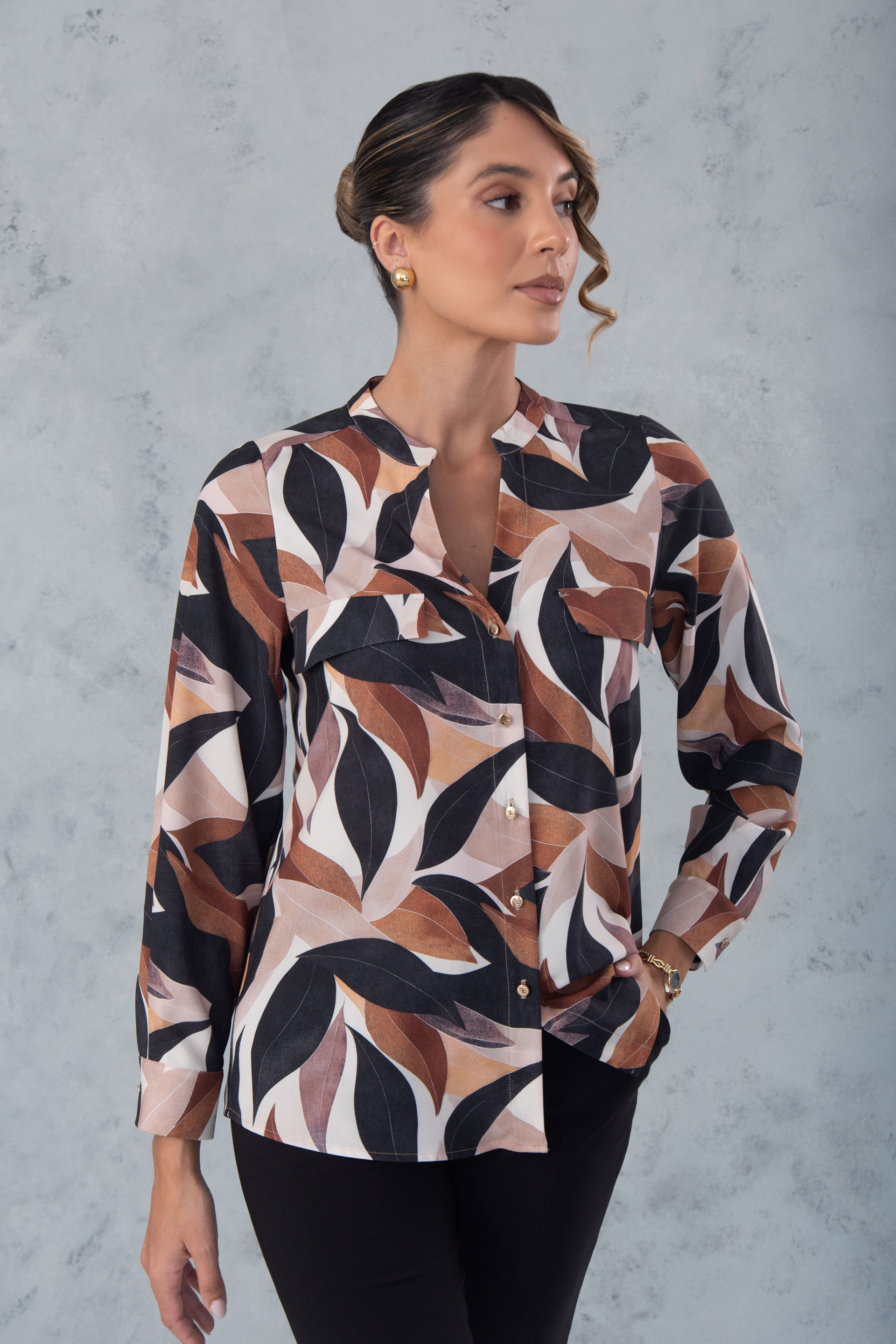 Blusa fluida estampada com manga comprida