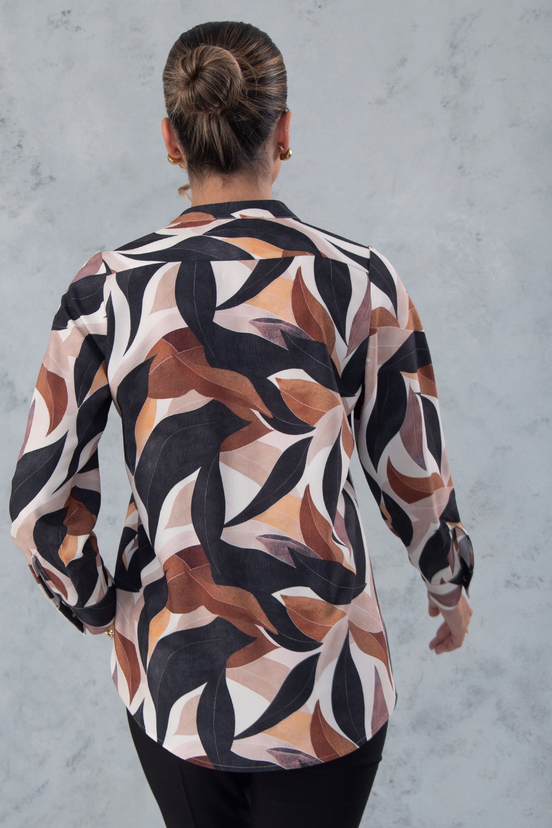 Blusa fluida estampada com manga comprida