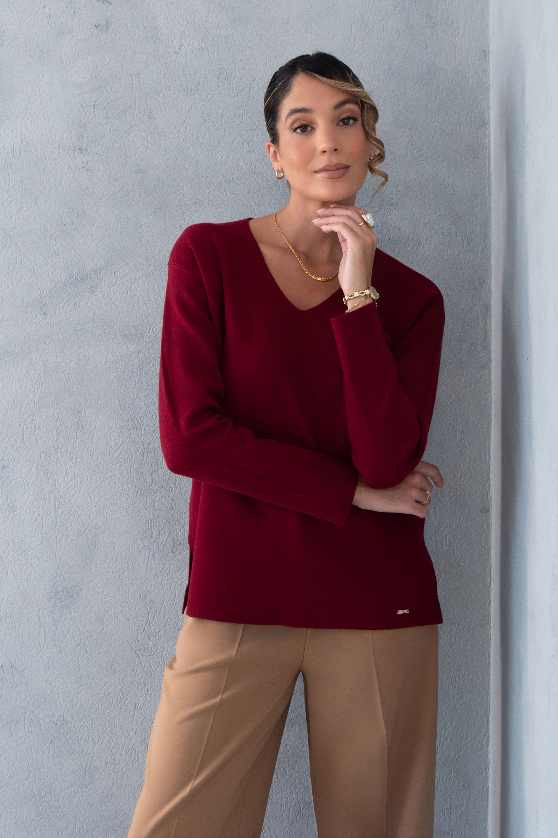 Knit sweater with v-neckline