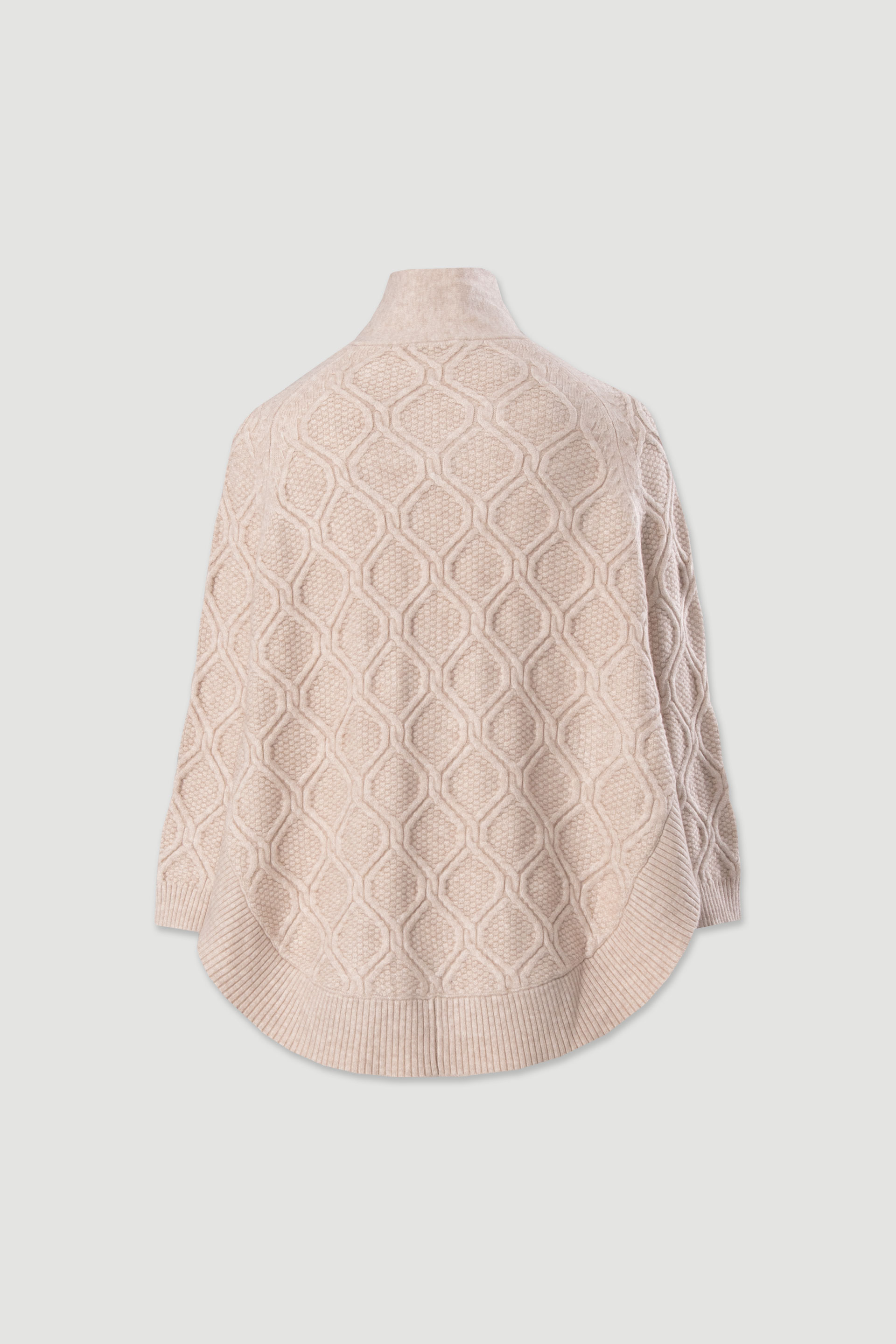 Capa de malha com efeito trabalhado e gola cruzada
