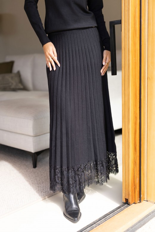 Pleated knit midi skirt with lace