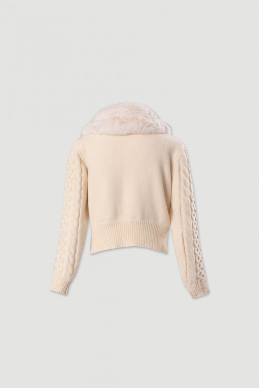 Veste en maille avec col en fausse fourrure