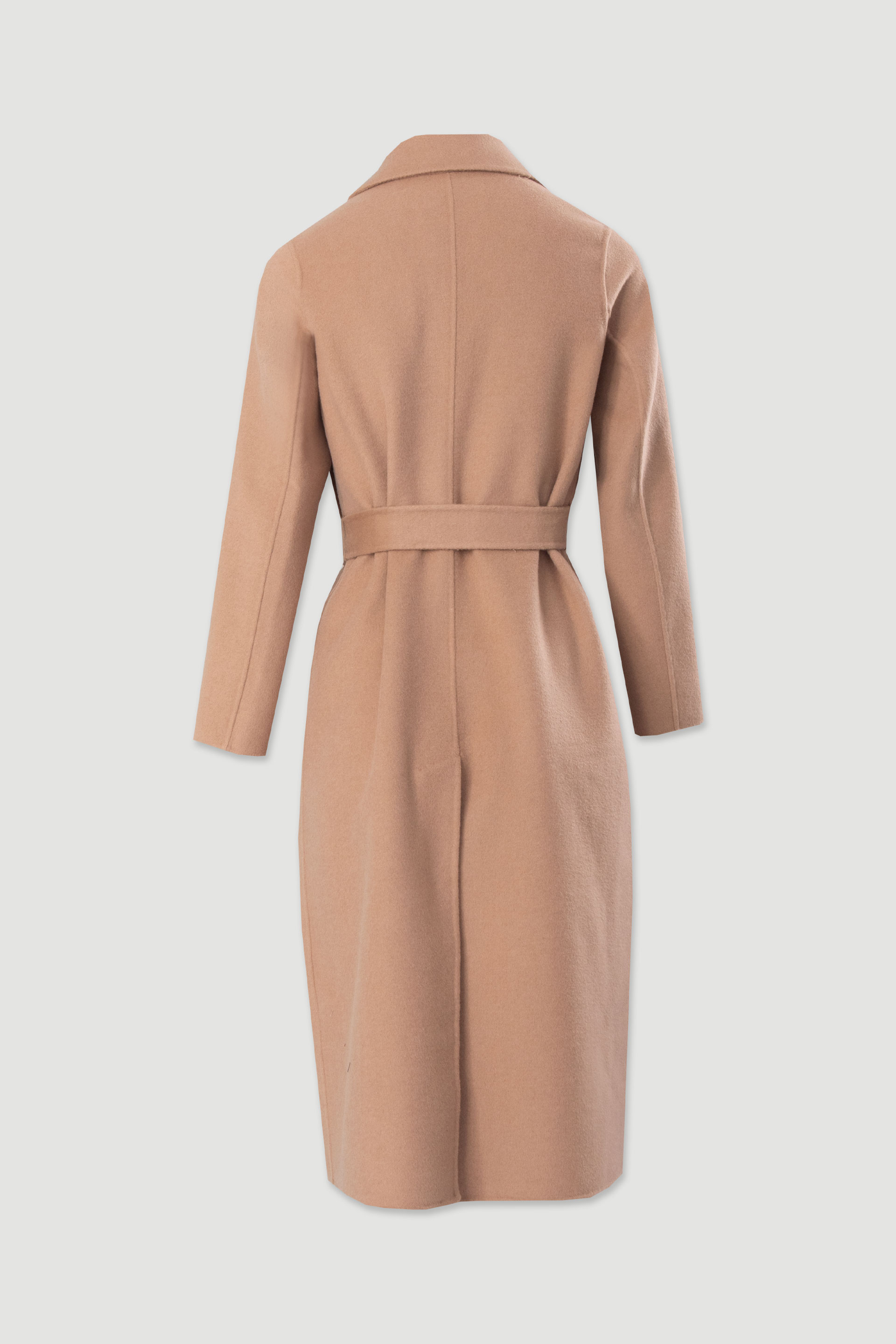 Casaco comprido de fazenda com lã e cinto