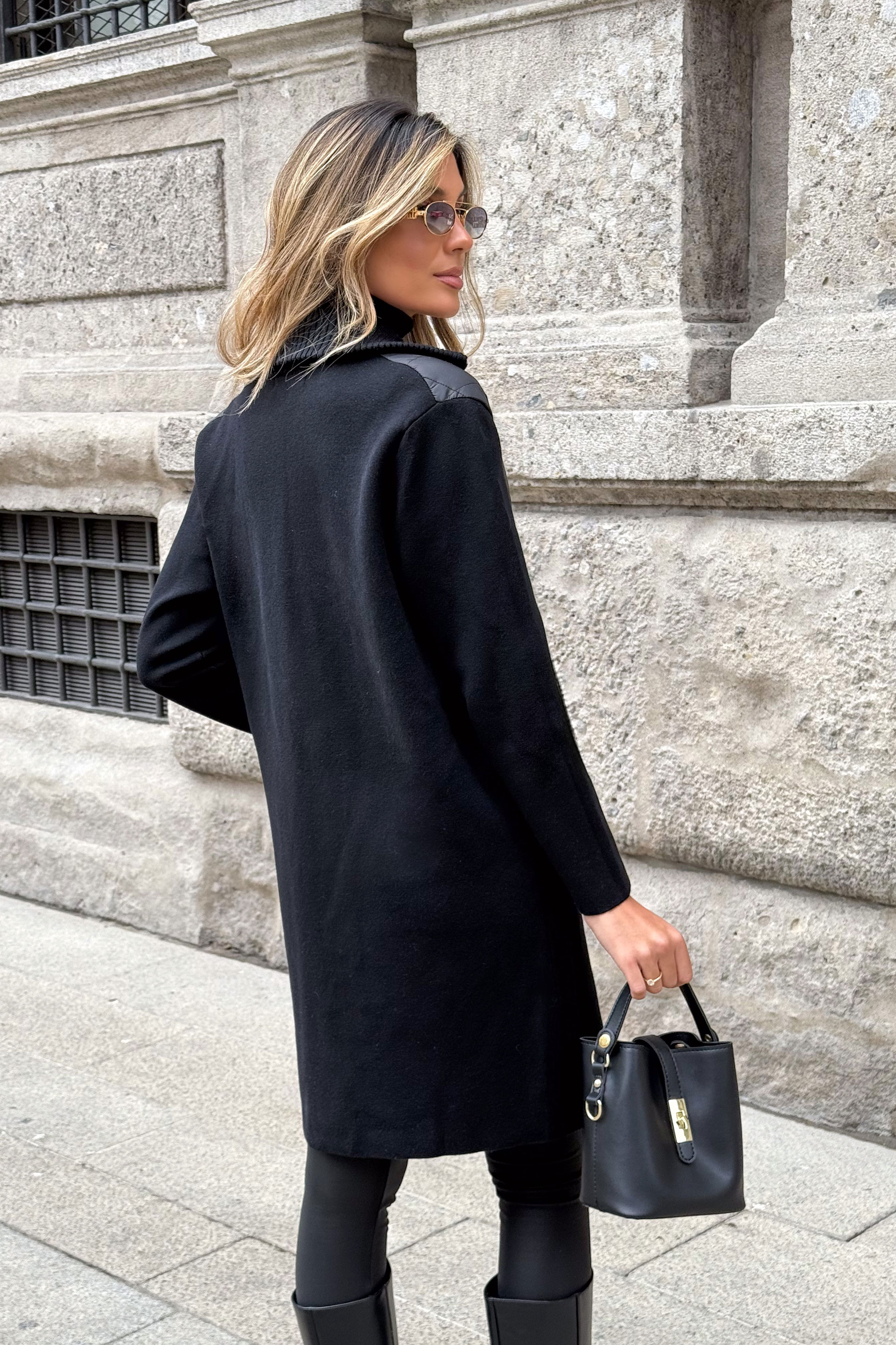 Casaco comprido com detalhe acolchoado