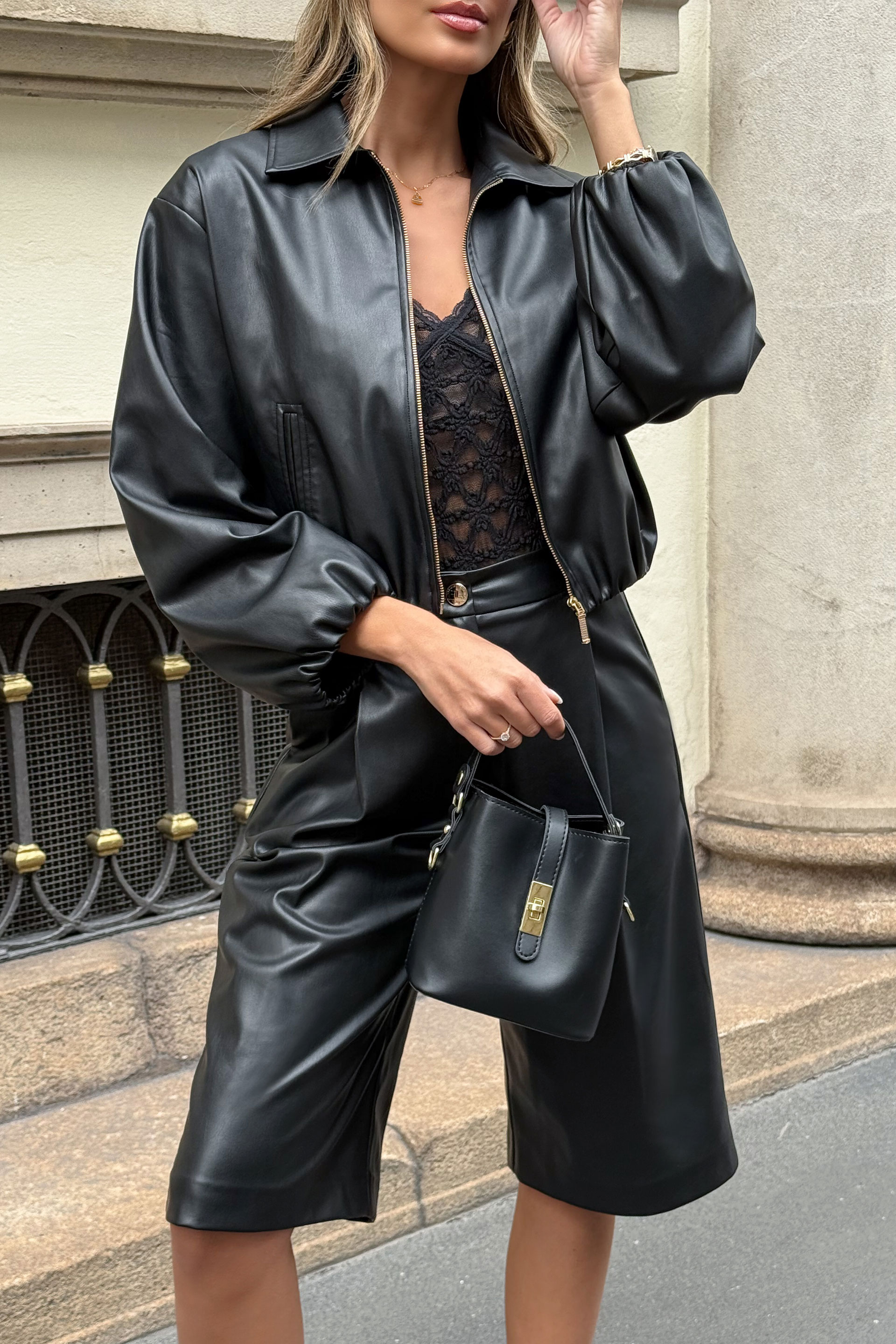 Bomber curto em polipele