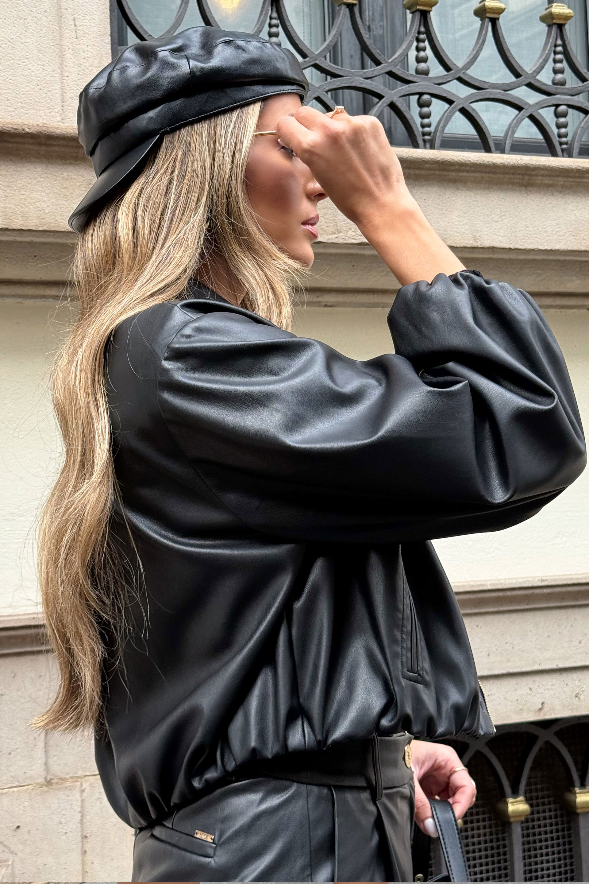 Bomber curto em polipele