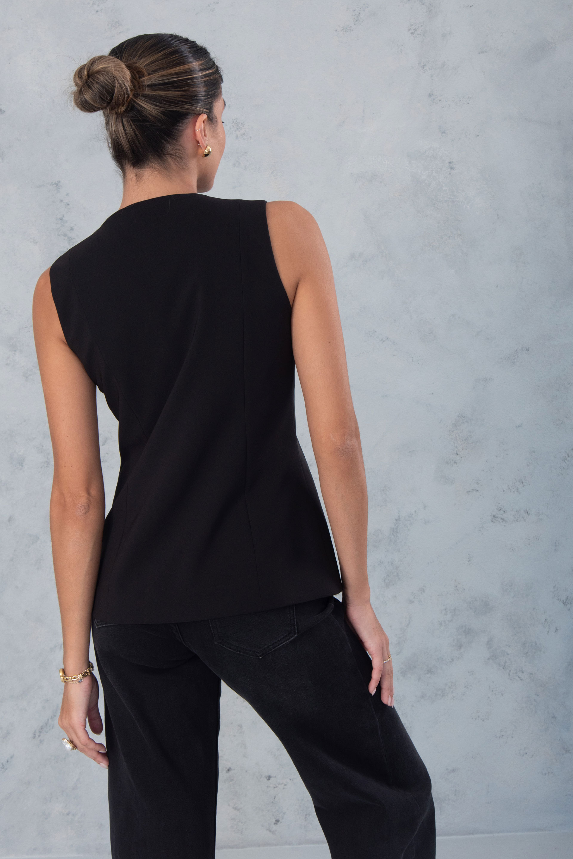 Chaleco entallado con escote en pico