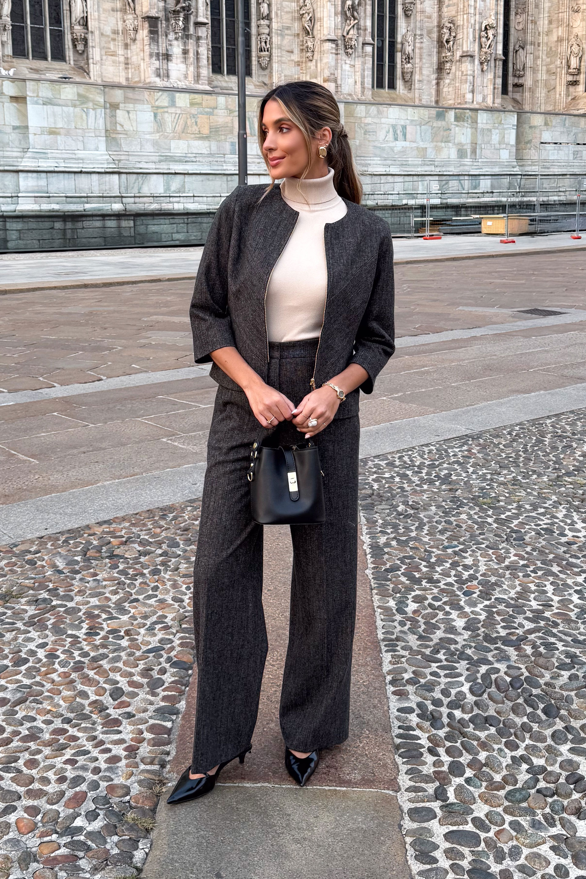 Wide-leg tailored trousers