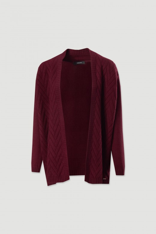 Gilet en maille � motif en relief