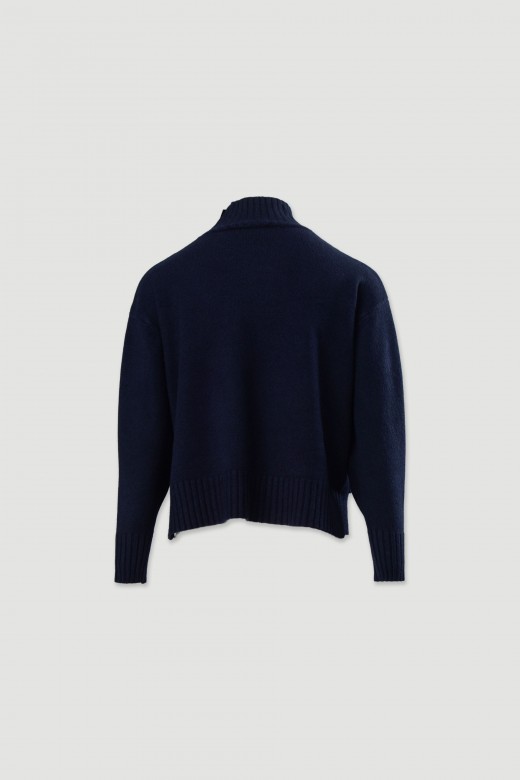 Pull en maille  col montant et boutons latraux