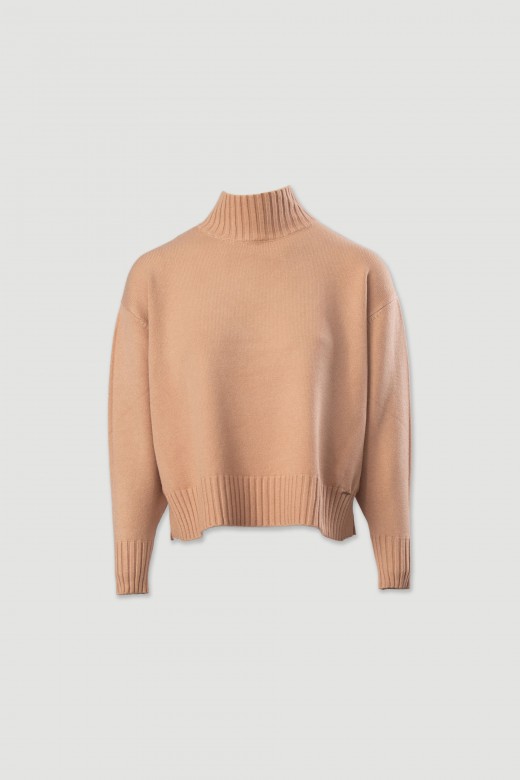 Pull en maille  col montant et boutons latraux