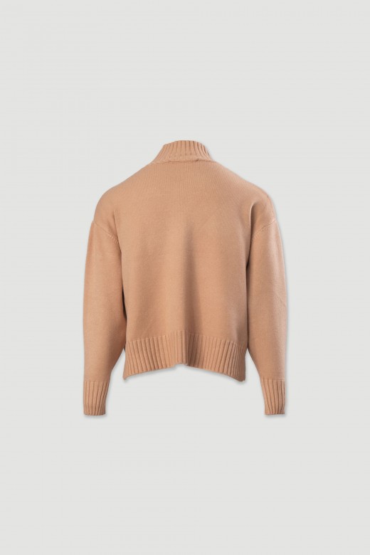 Pull en maille  col montant et boutons latraux