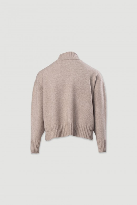 Pull en maille  col montant et boutons latraux