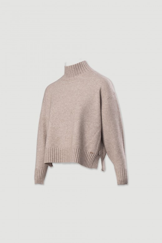 Pull en maille  col montant et boutons latraux