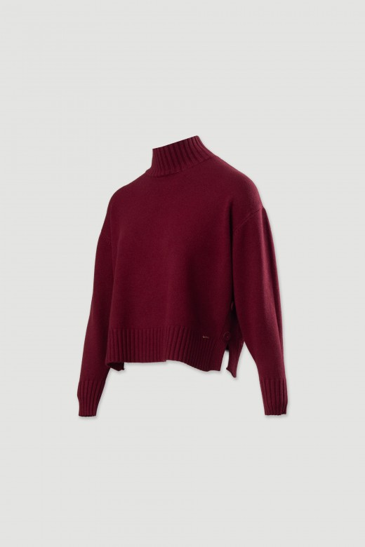 Jersey de punto con cuello alto y botones laterales