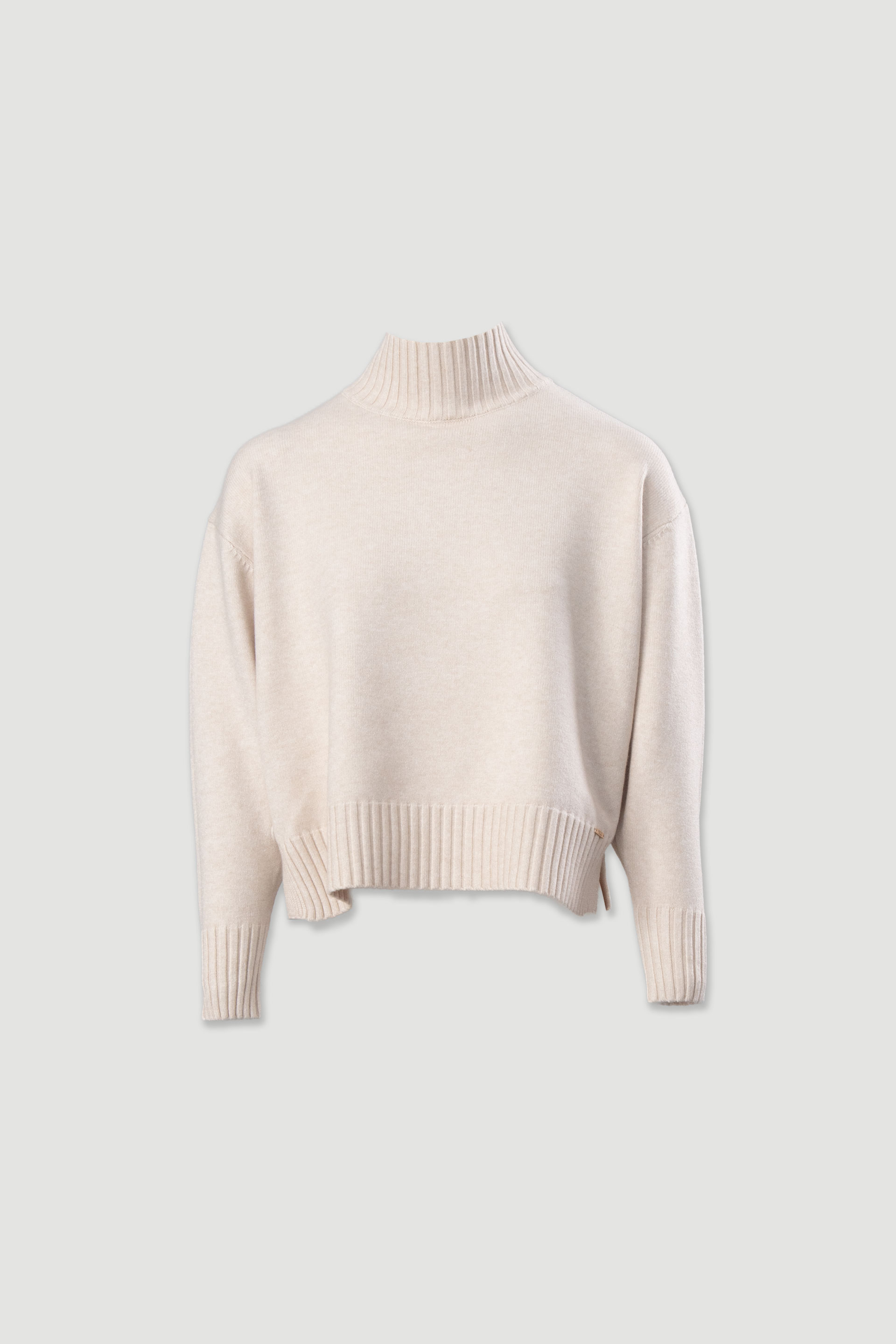 Camisola de malha com gola subida e botões laterais