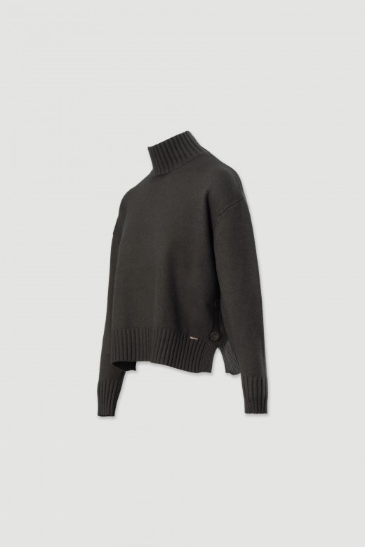 Pull en maille  col montant et boutons latraux