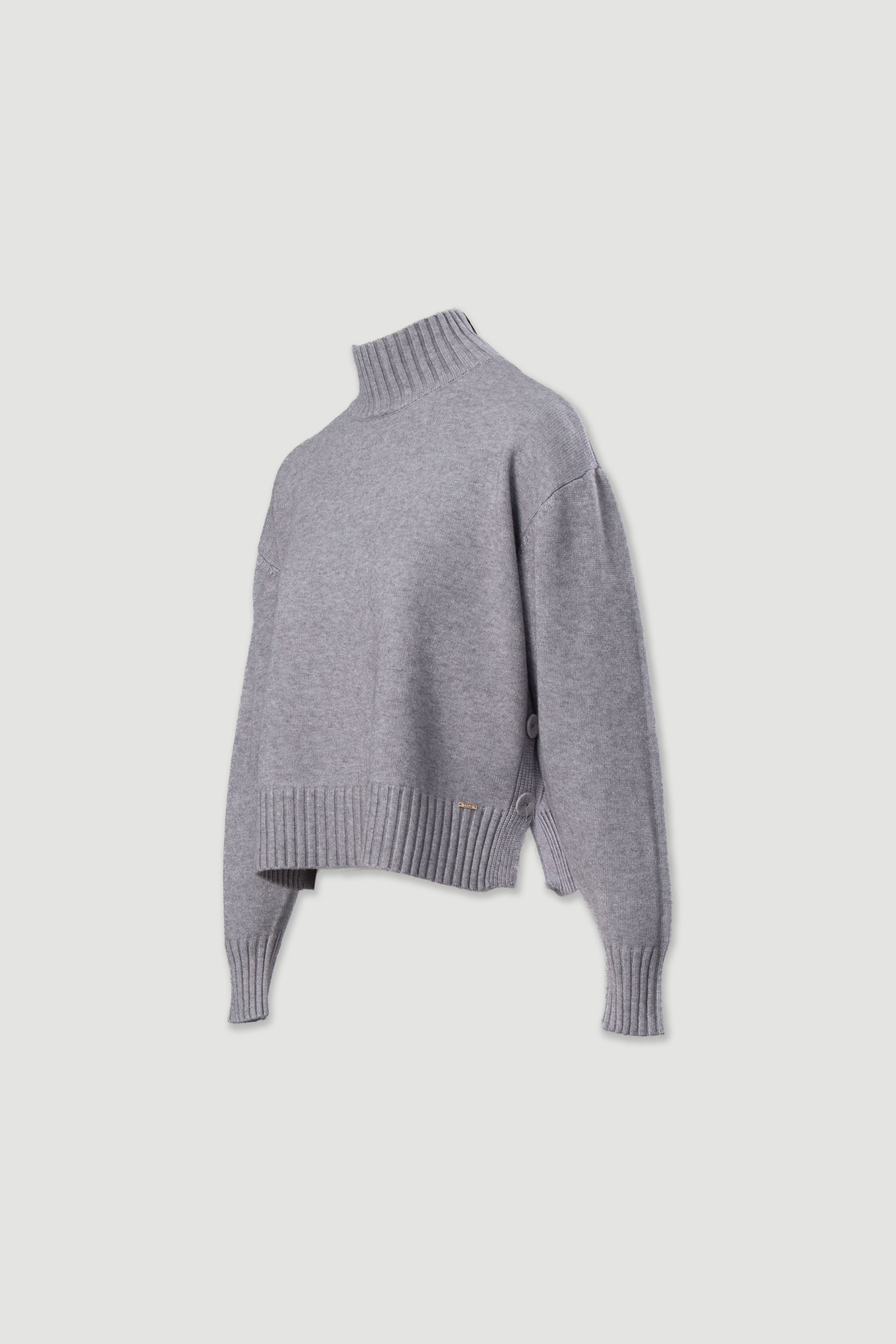 Camisola de malha com gola subida e botões laterais