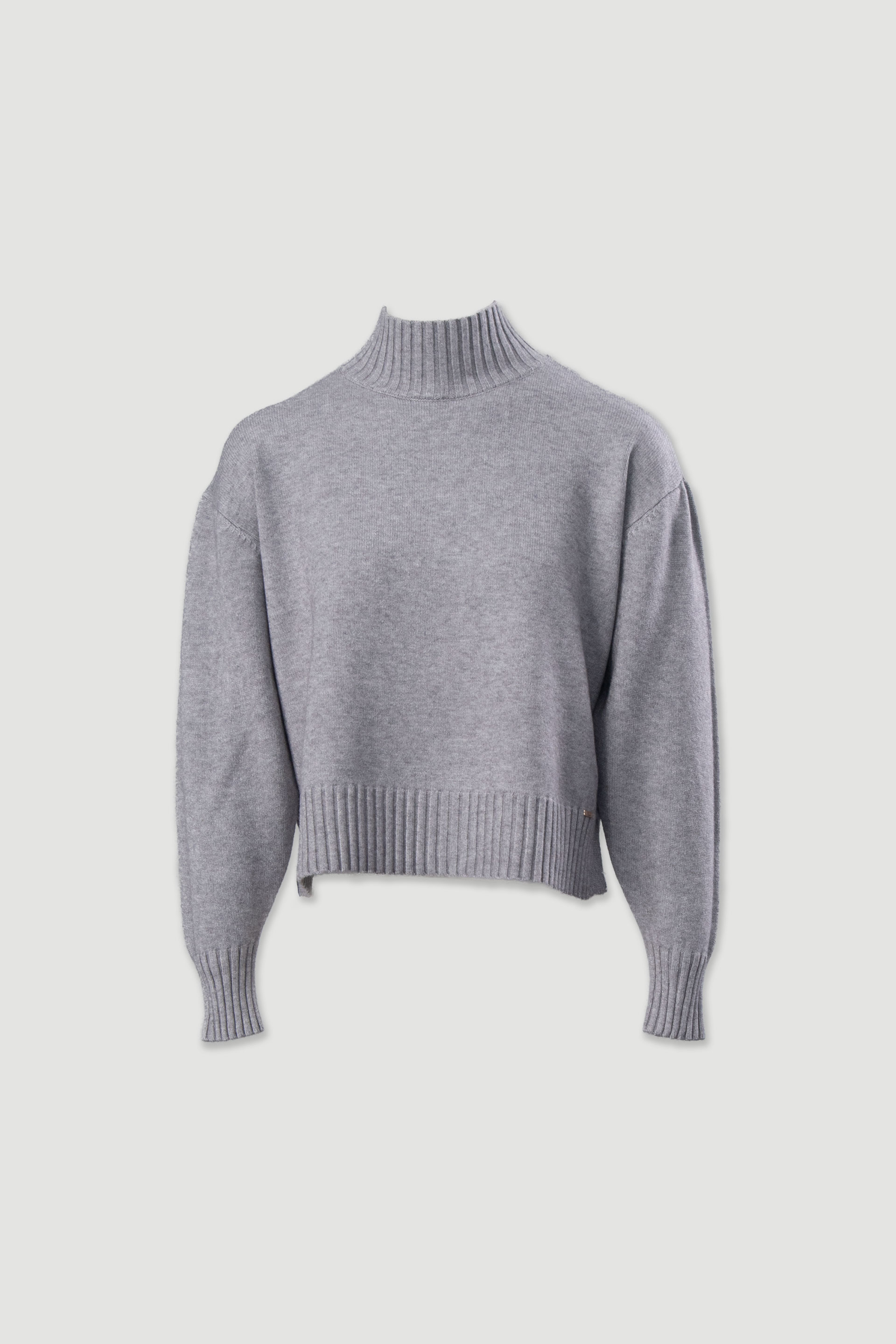 Camisola de malha com gola subida e botões laterais