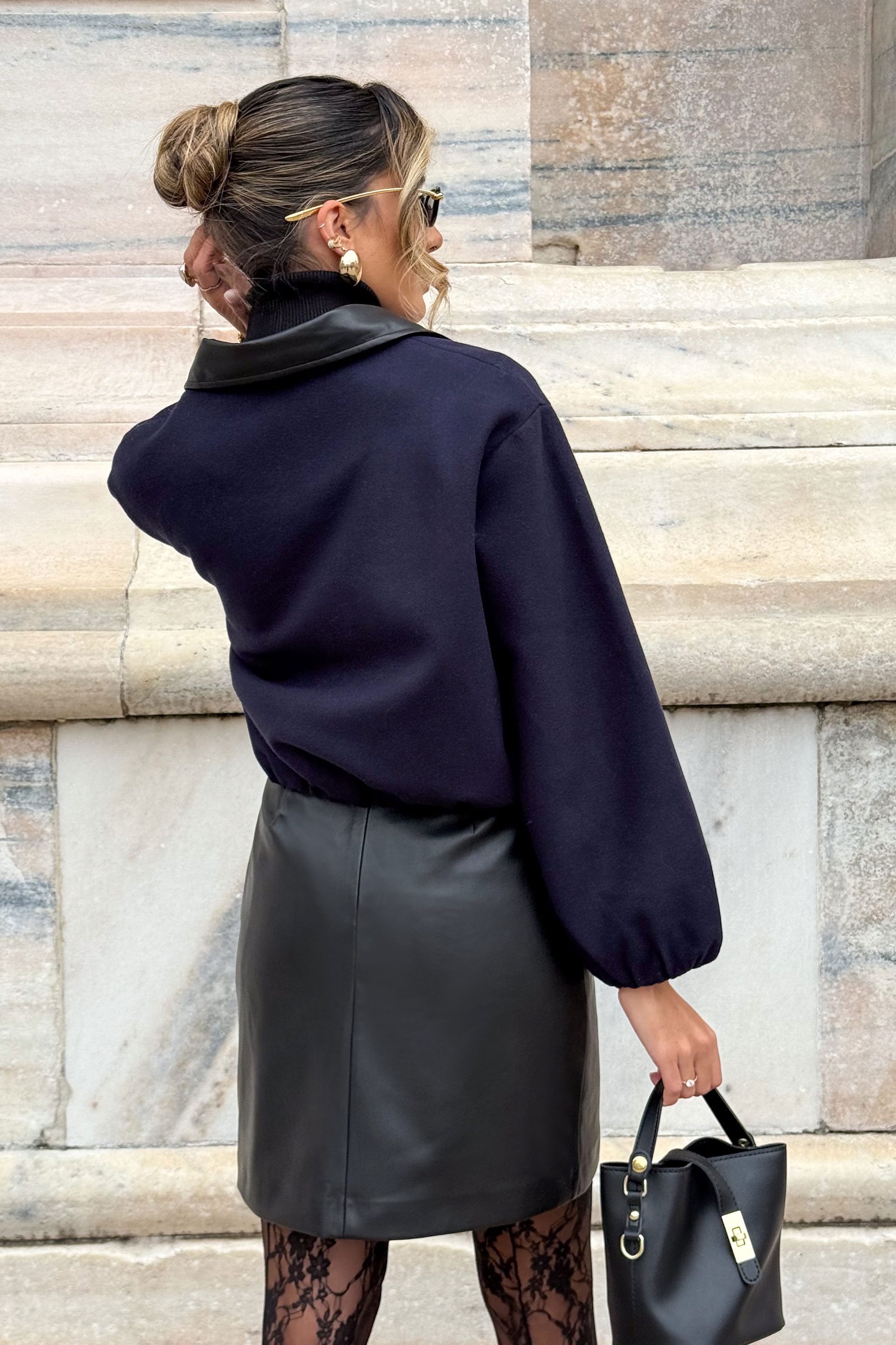 Bomber curto em fazenda