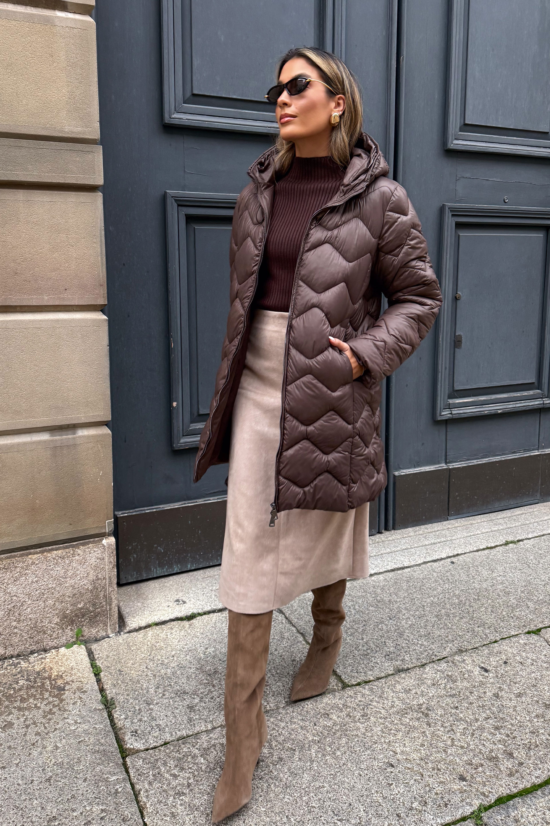 Parka comprida acolchoada com capuz