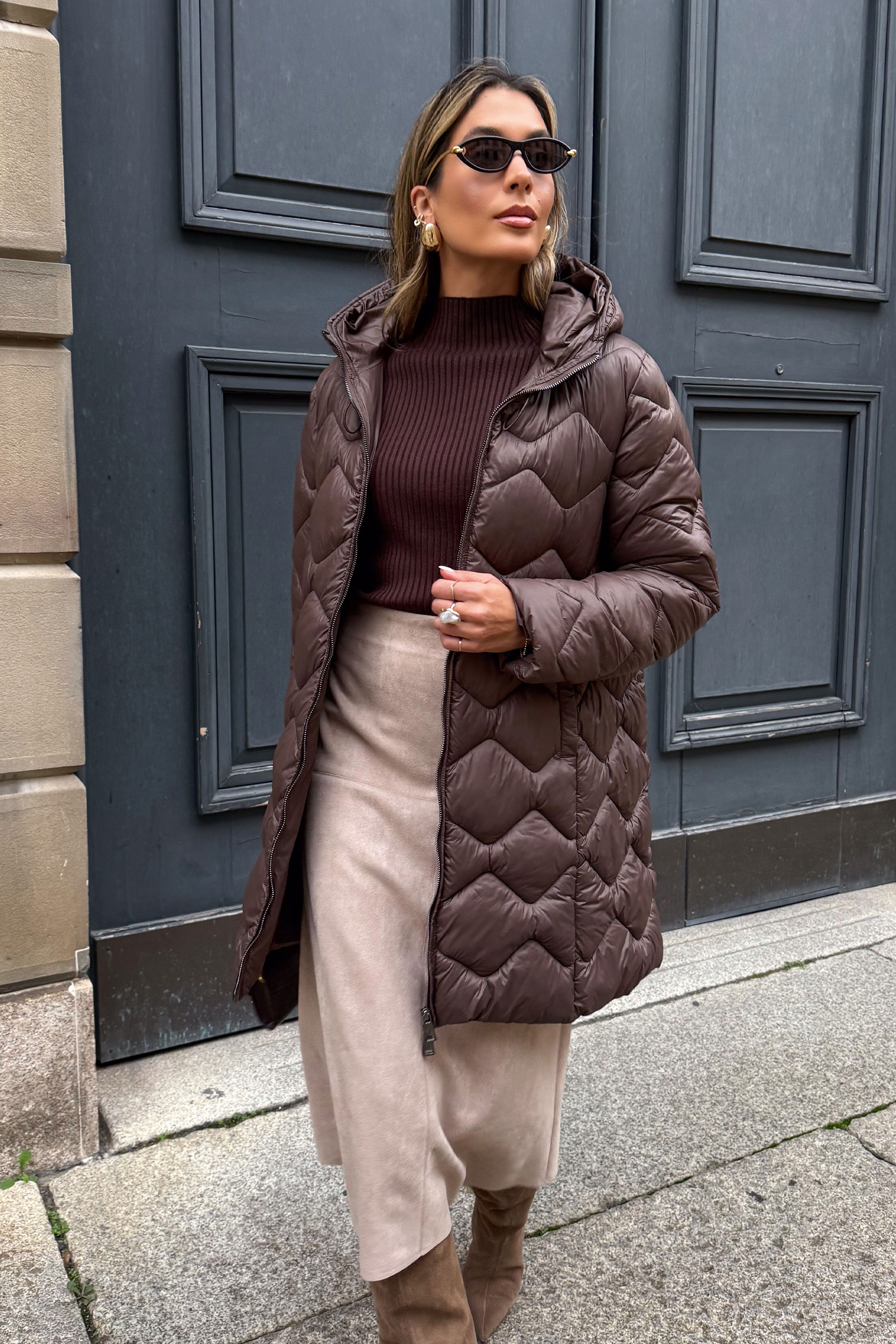 Parka comprida acolchoada com capuz