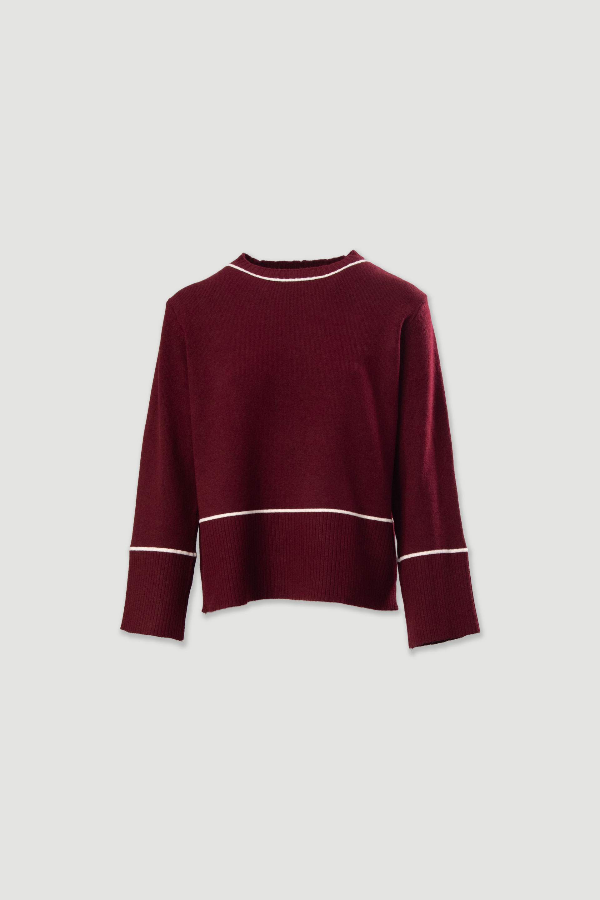 Camisola em malha com detalhe de riscas contrastantes