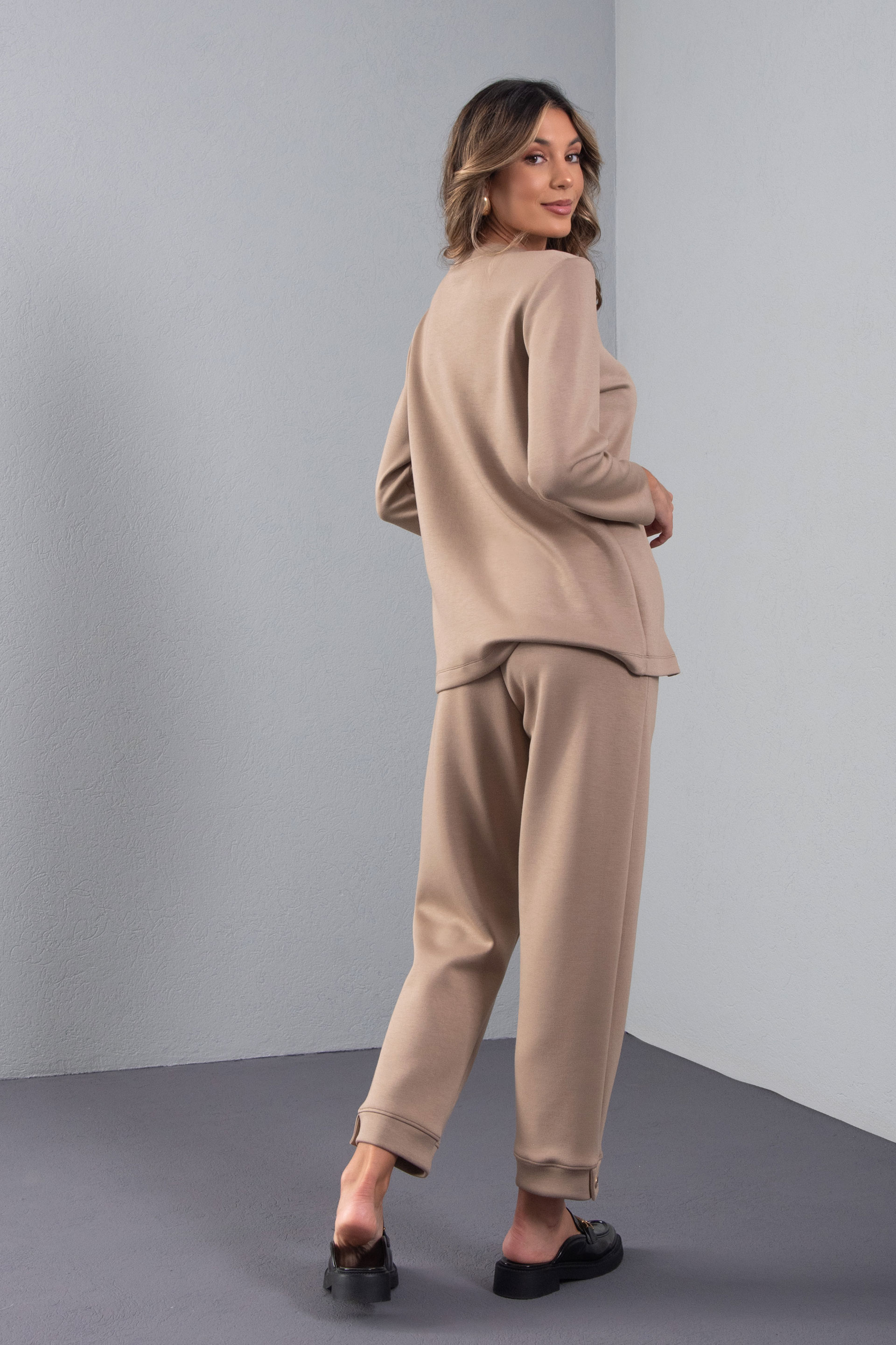 Jogger trousers with cuffed hems
