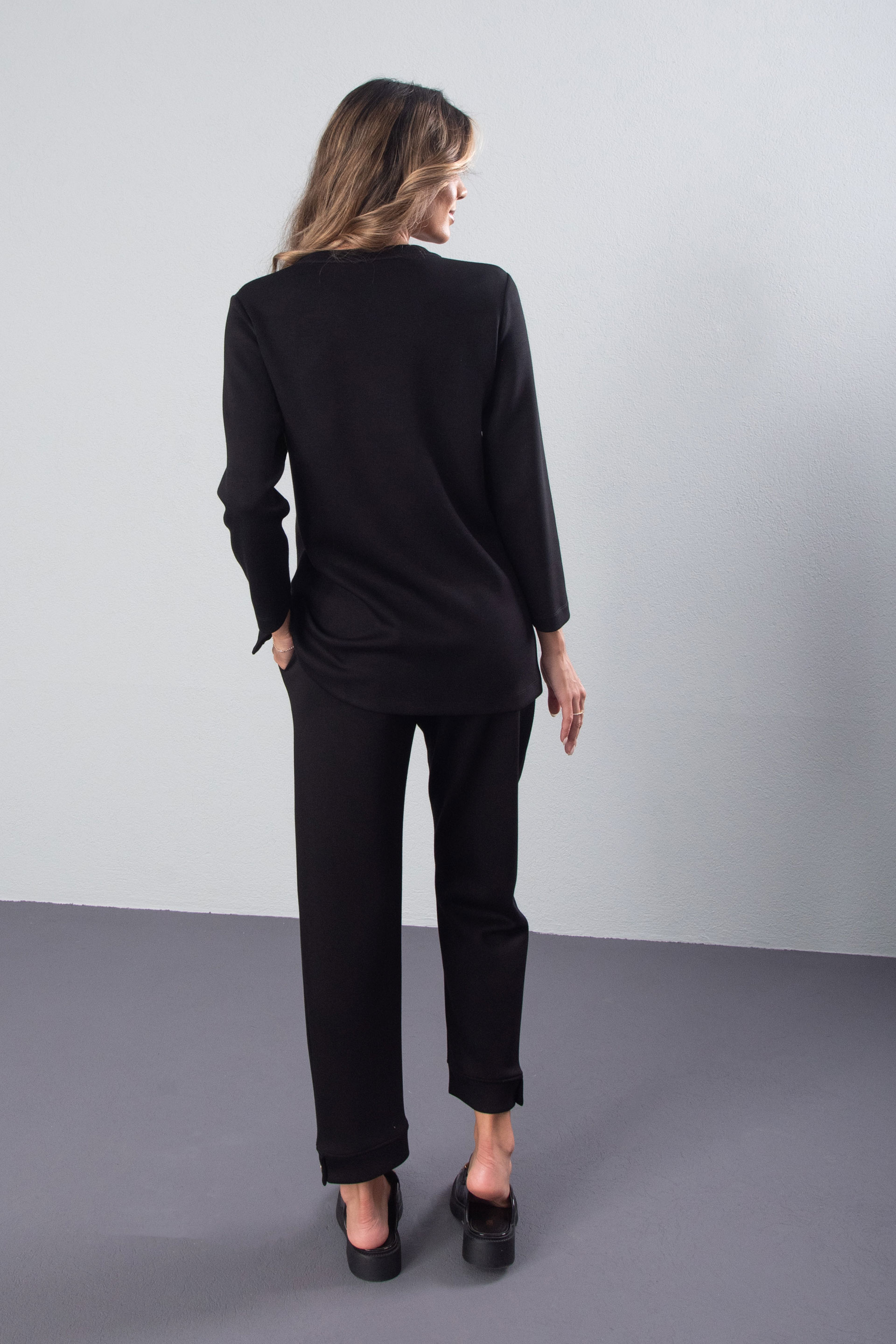 Jogger trousers with cuffed hems