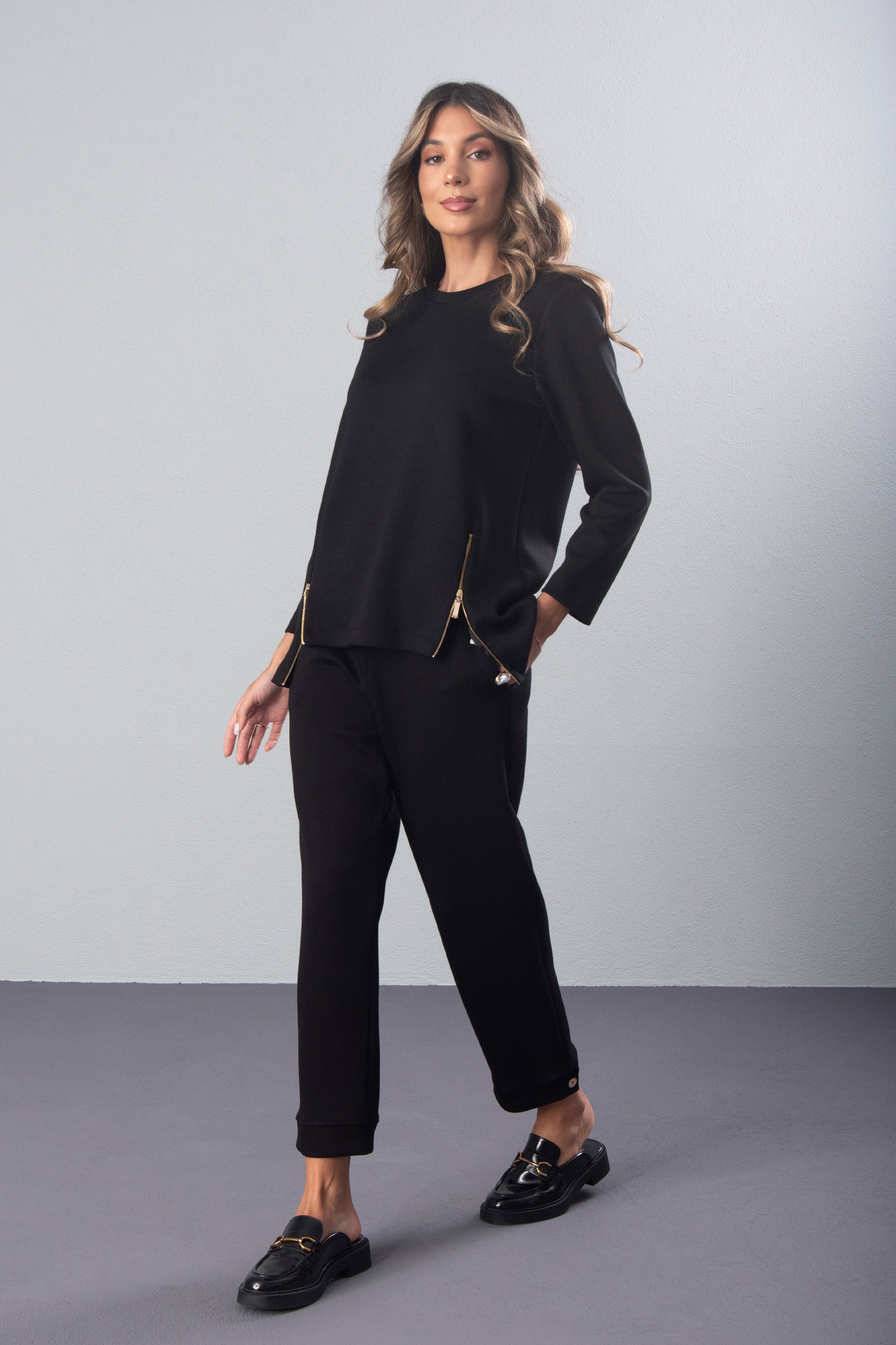 Jogger trousers with cuffed hems