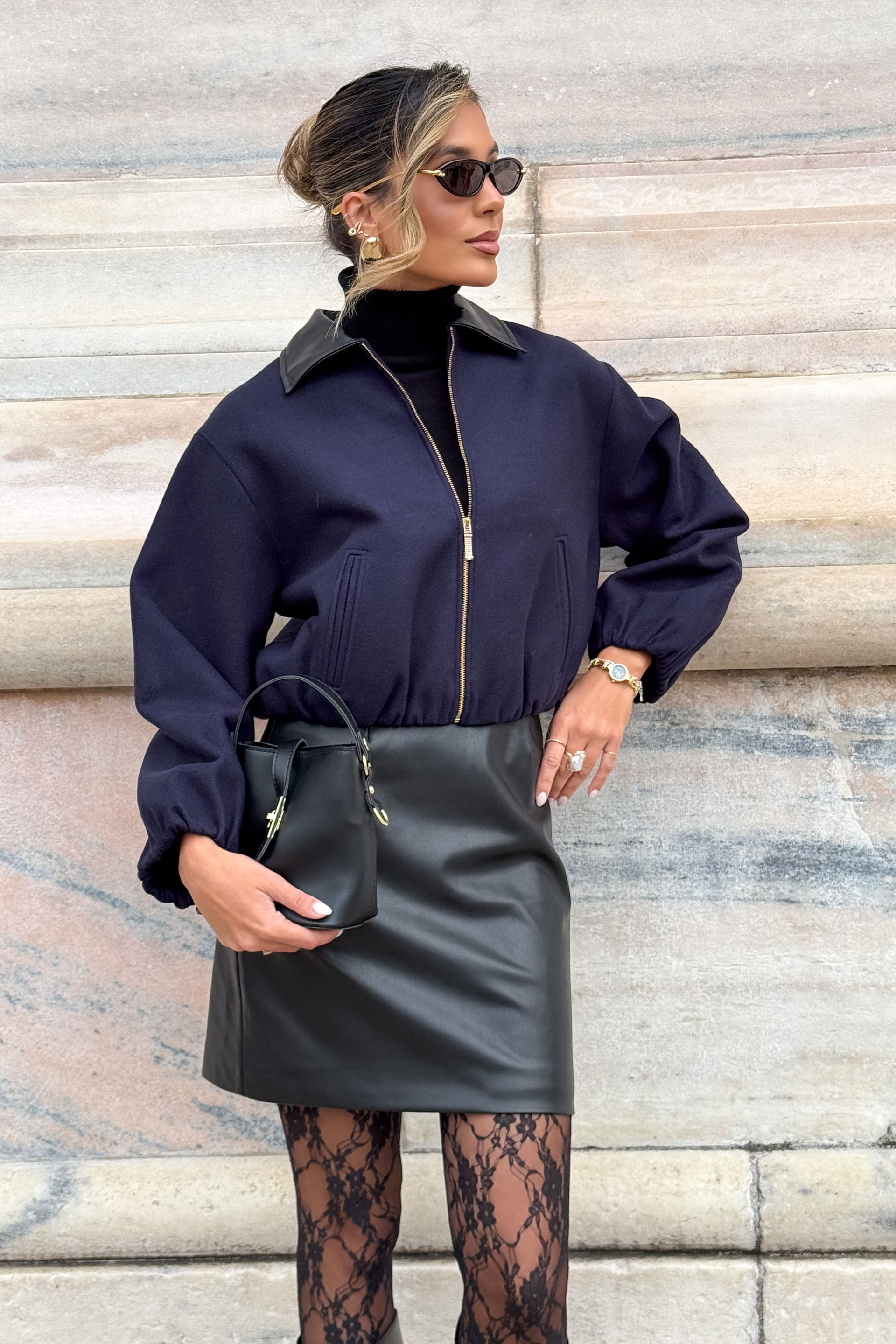 Bomber curto em fazenda