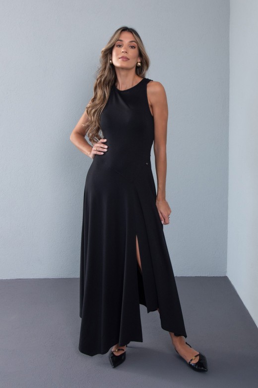 Vestido asimtrico con abertura frontal