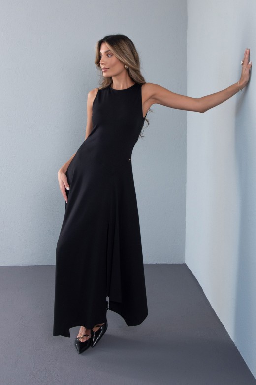 Vestido asimtrico con abertura frontal