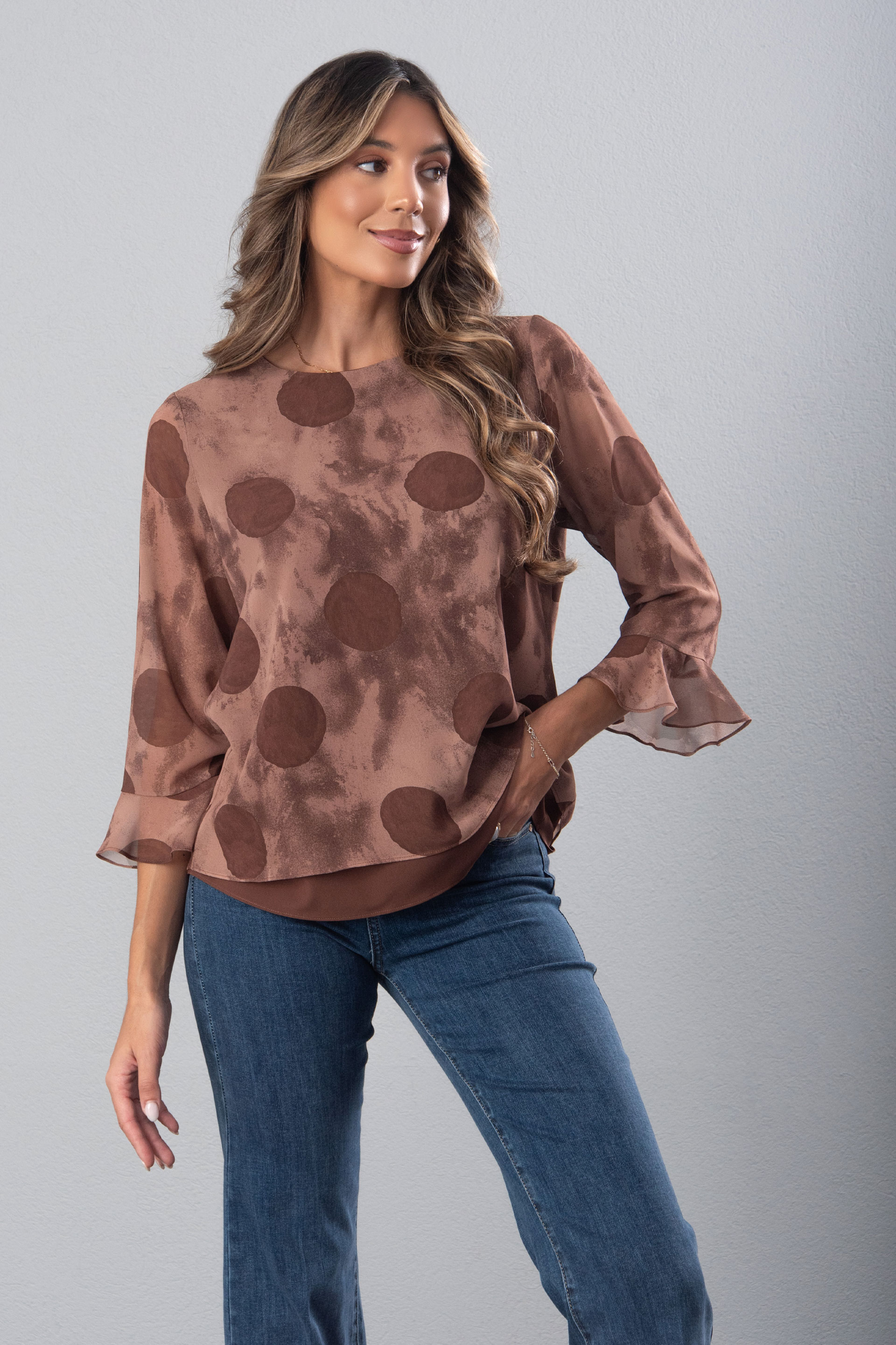 Blusa estampada con mangas con volante