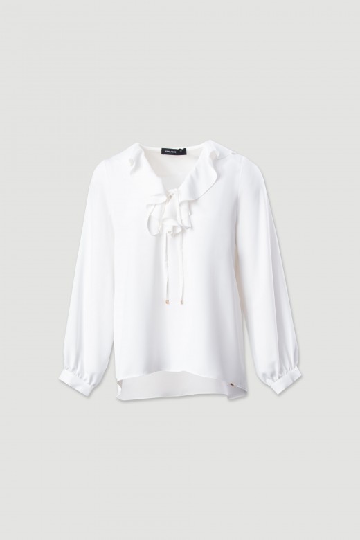 Blusa con volante y lazo en el escote