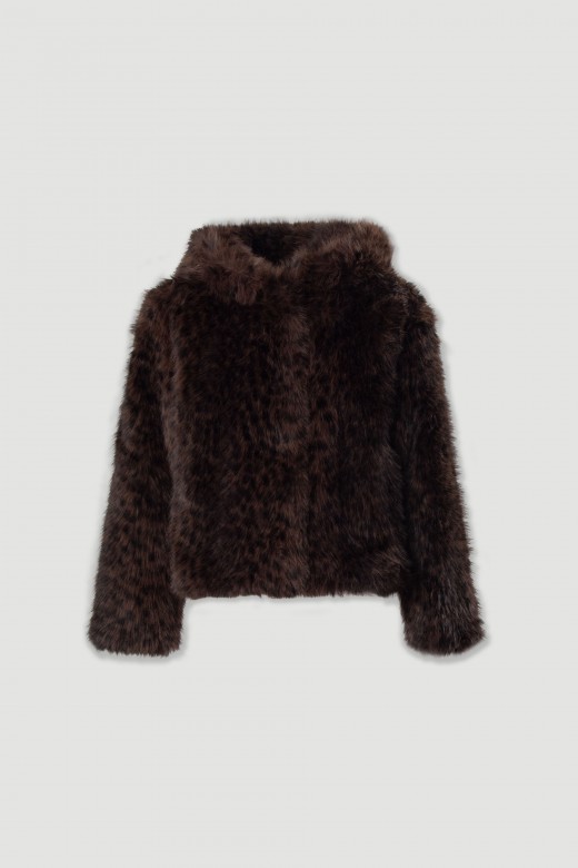 Veste courte en fausse fourrure avec capuche Veste courte en fausse fourrure avec capuche