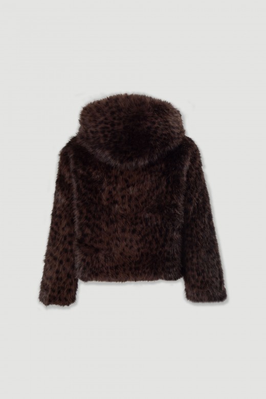 Veste courte en fausse fourrure avec capuche Veste courte en fausse fourrure avec capuche