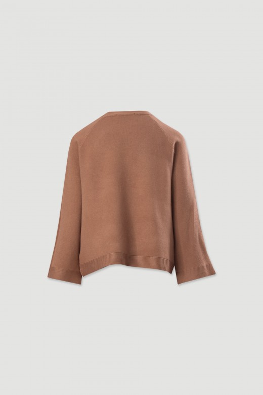 Pull en maille avec boutons dcoratifs sur les manches