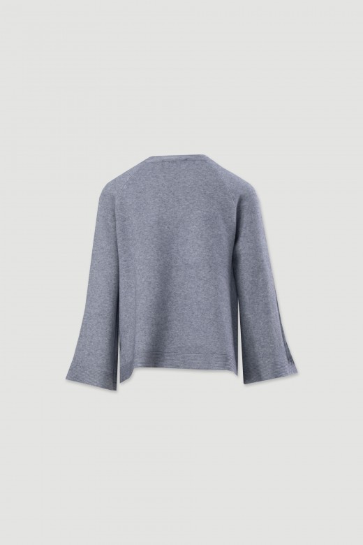 Pull en maille avec boutons dcoratifs sur les manches
