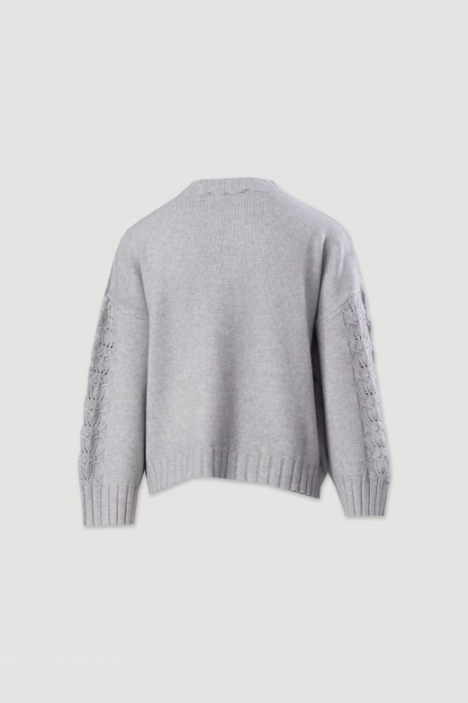 Camisola de malha com detalhe perfurado nas mangas