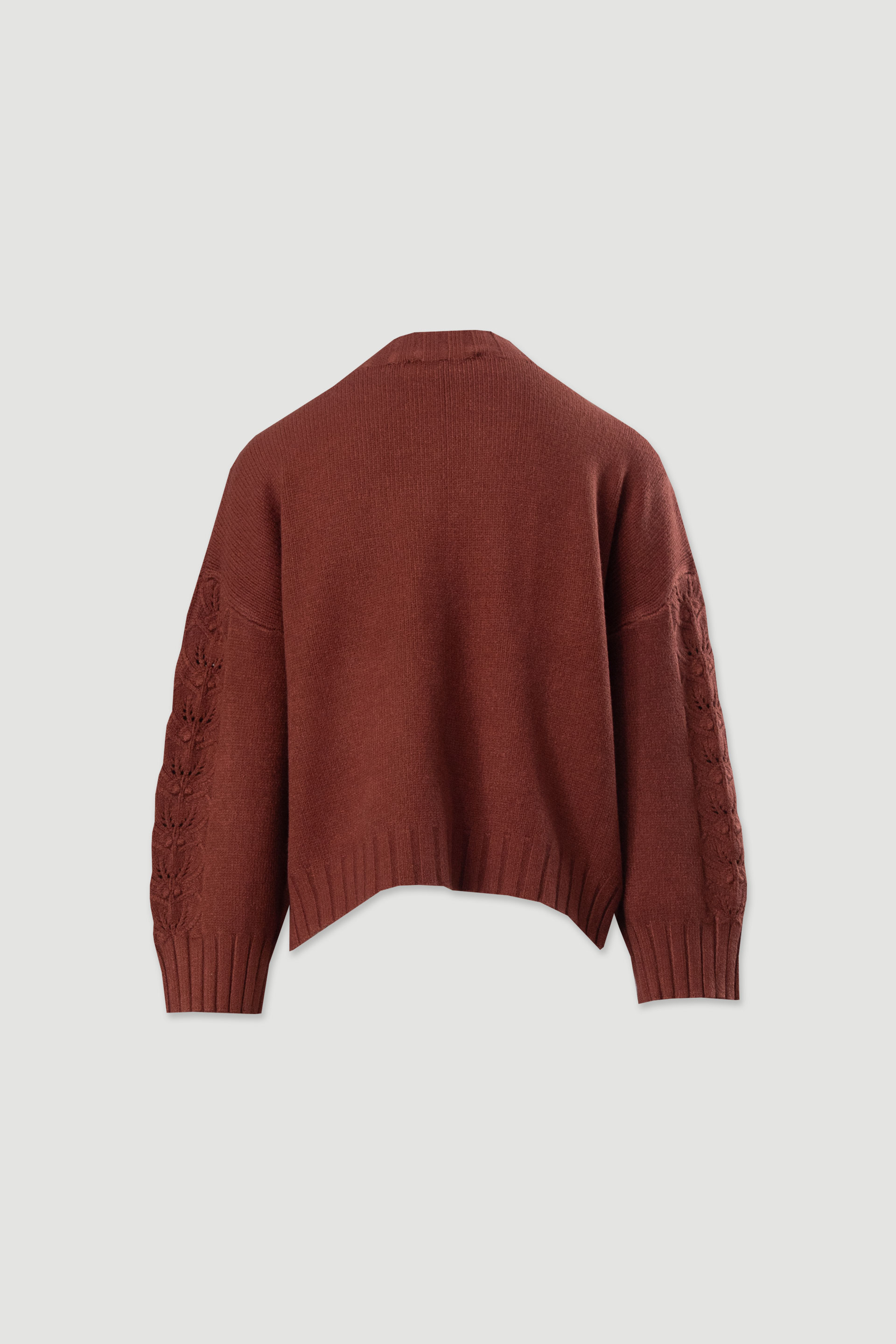 Camisola de malha com detalhe perfurado nas mangas