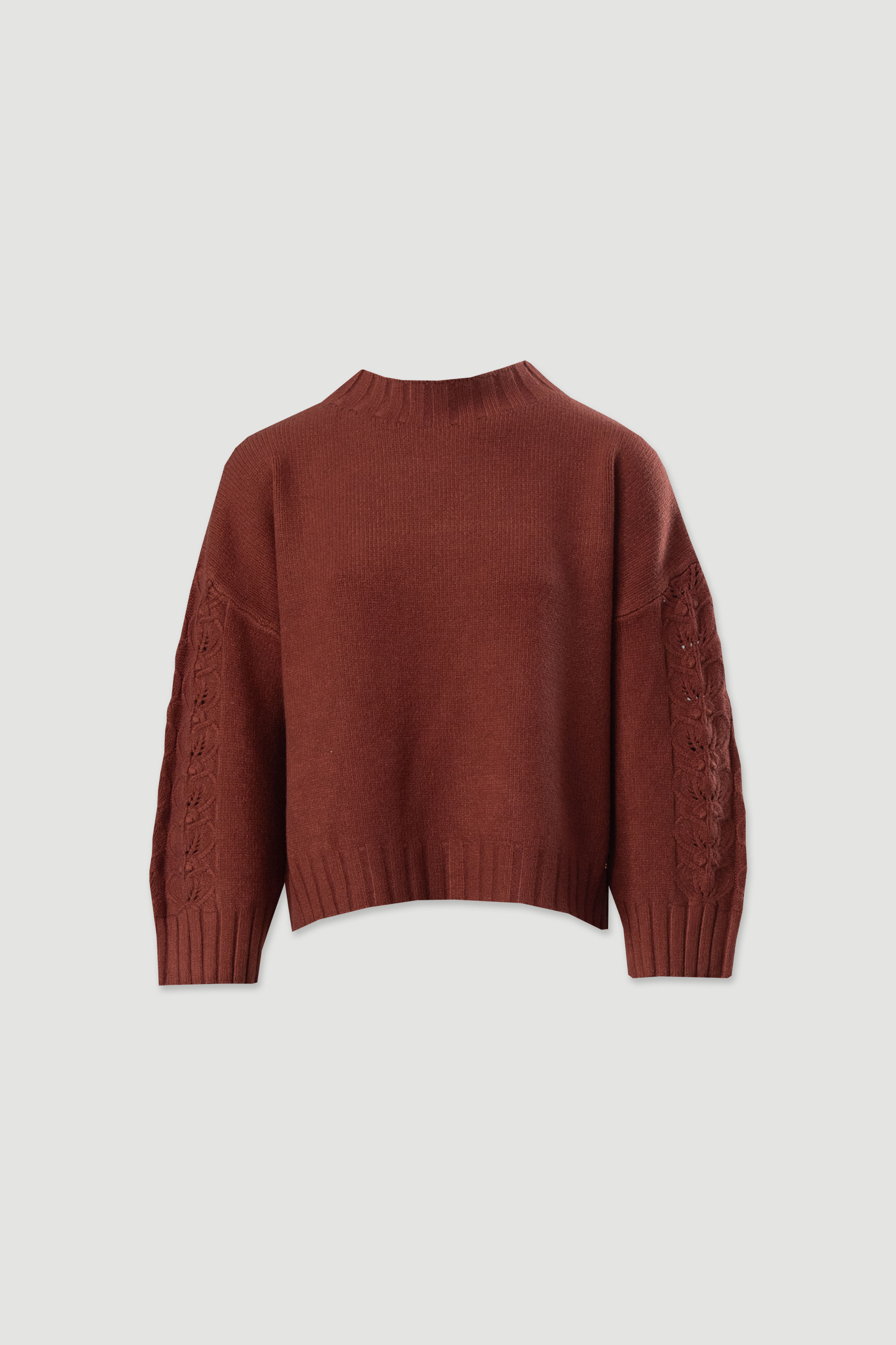 Camisola de malha com detalhe perfurado nas mangas