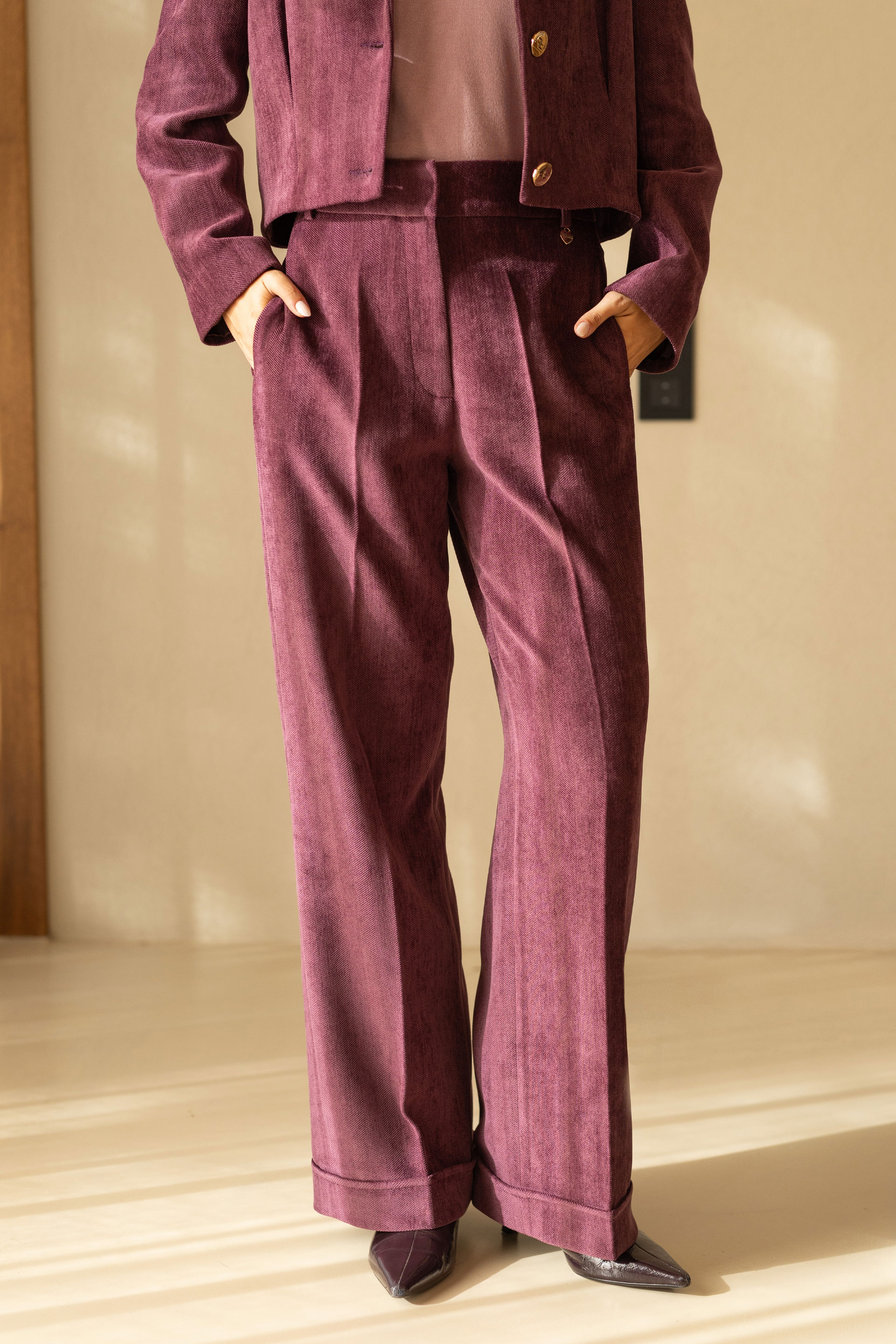 Calças wide leg em tecido texturado