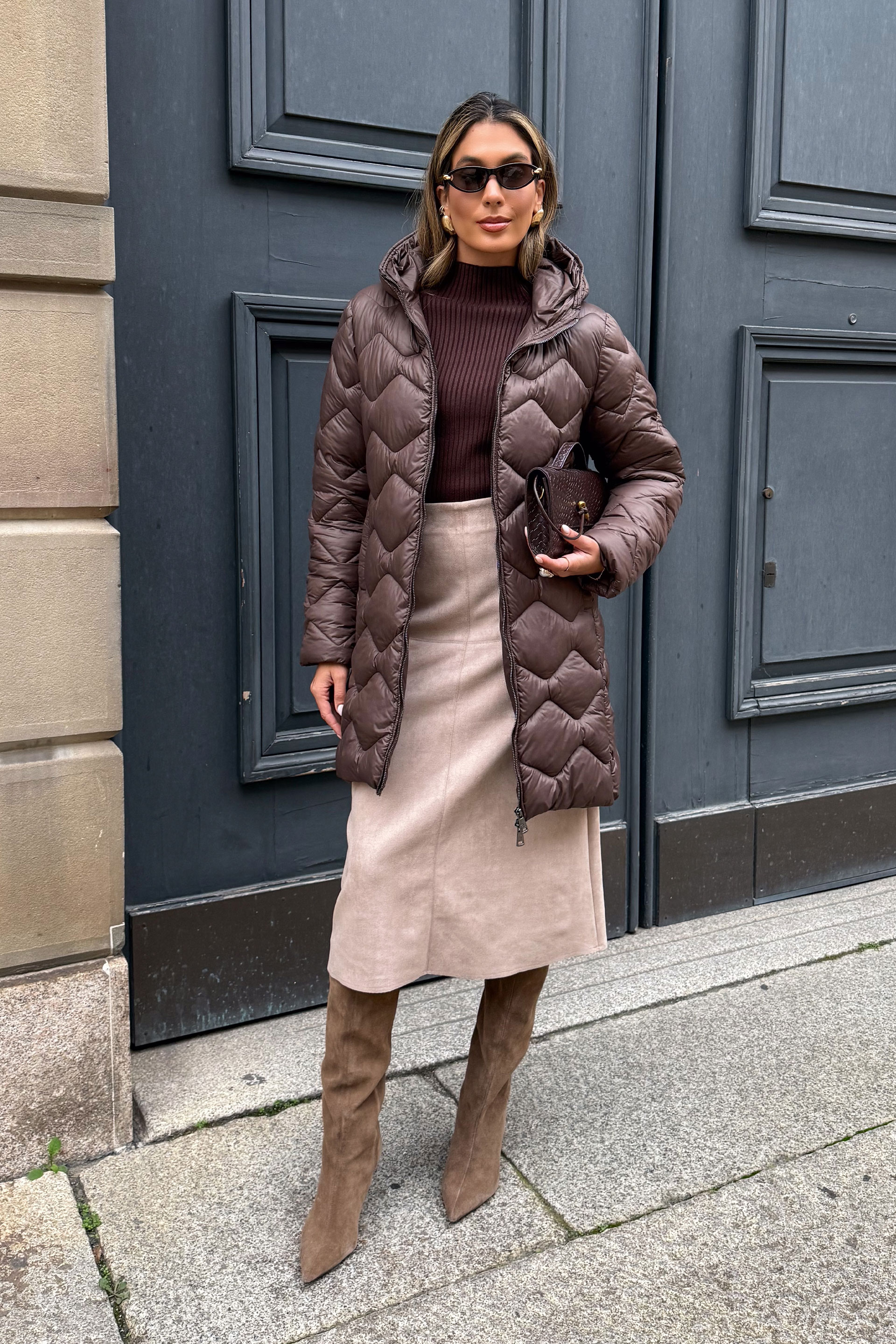 Jupe midi en tissu effet peau de pêche