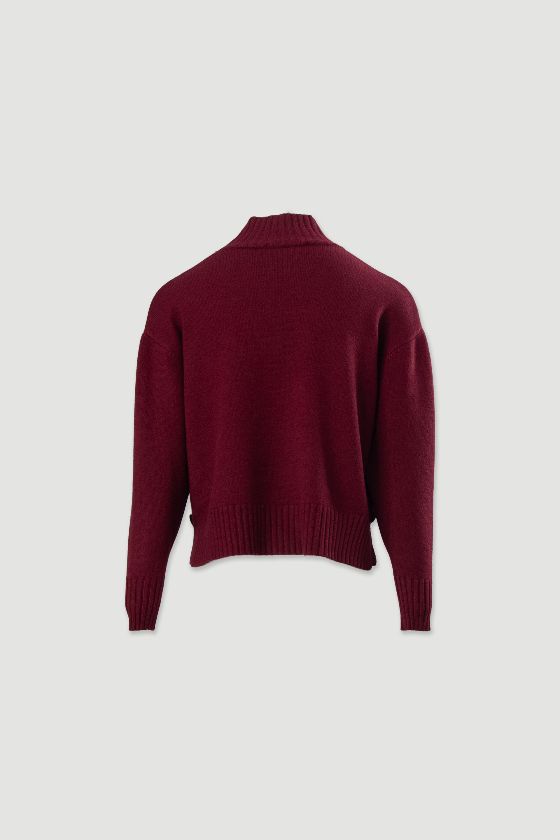 Camisola de malha com gola subida e botões laterais