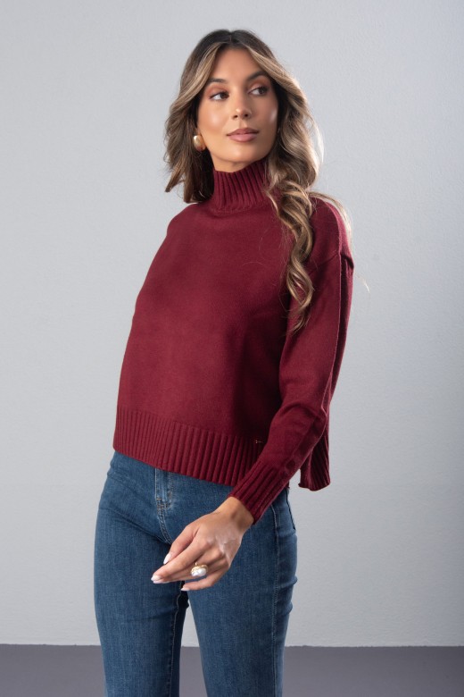 Camisola de malha com gola subida e botes laterais