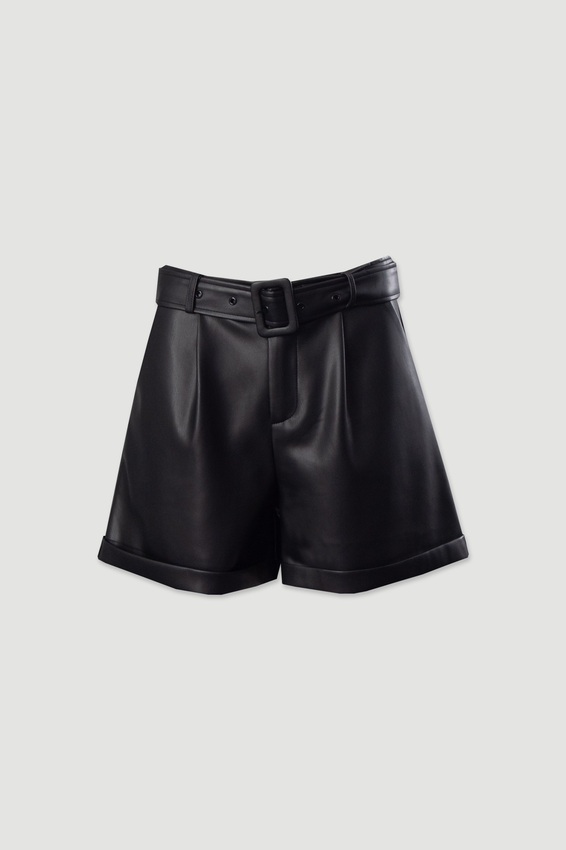 Calção curto em polipele com cinto