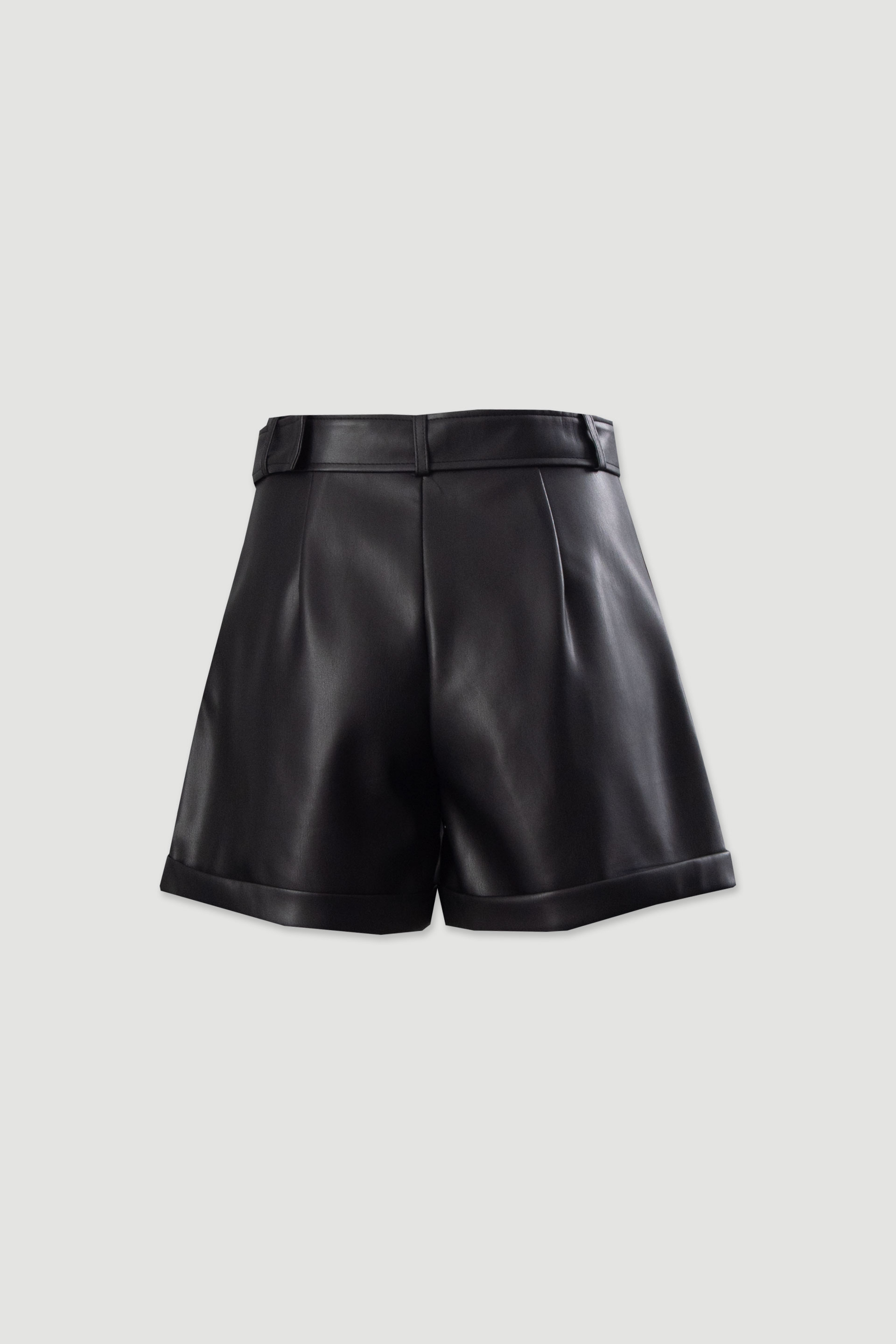 Calção curto em polipele com cinto