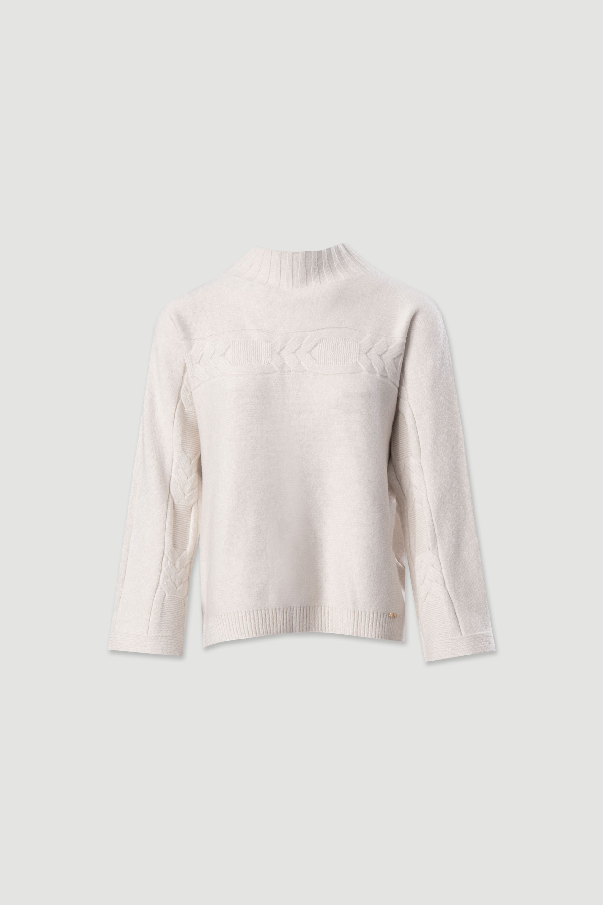 Pull en maille avec torsades