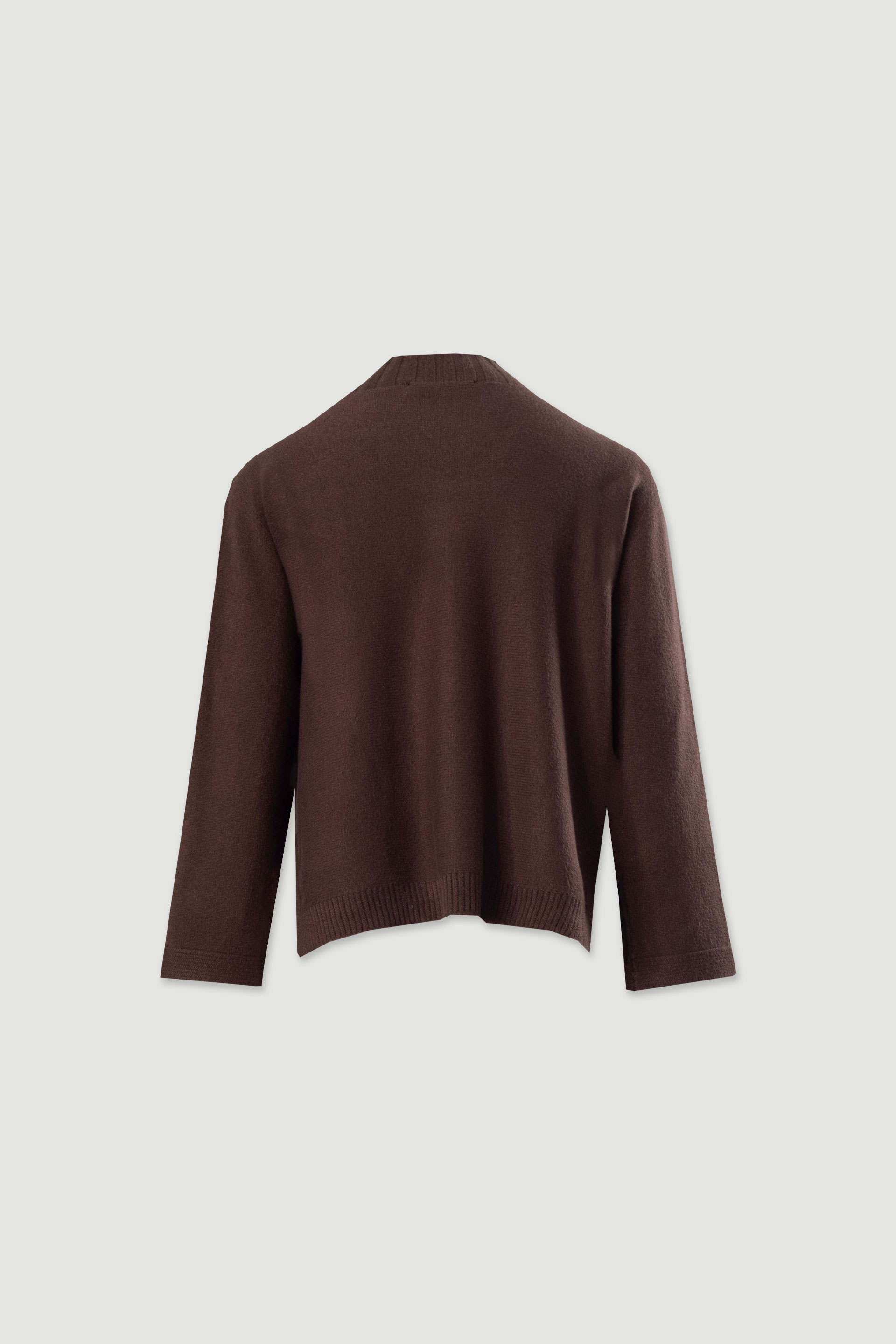 Pull en maille avec torsades